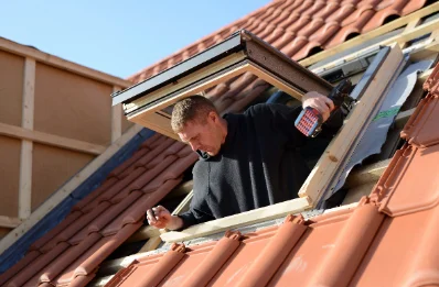 Pose de fenêtres de toit Velux à Saumos